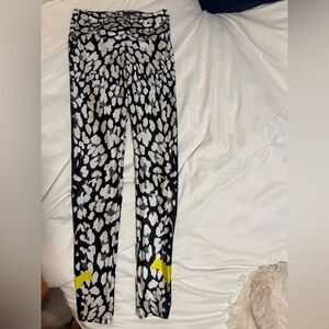 Goldsheep Black and White Patterned Leggings with Yellow Accents
